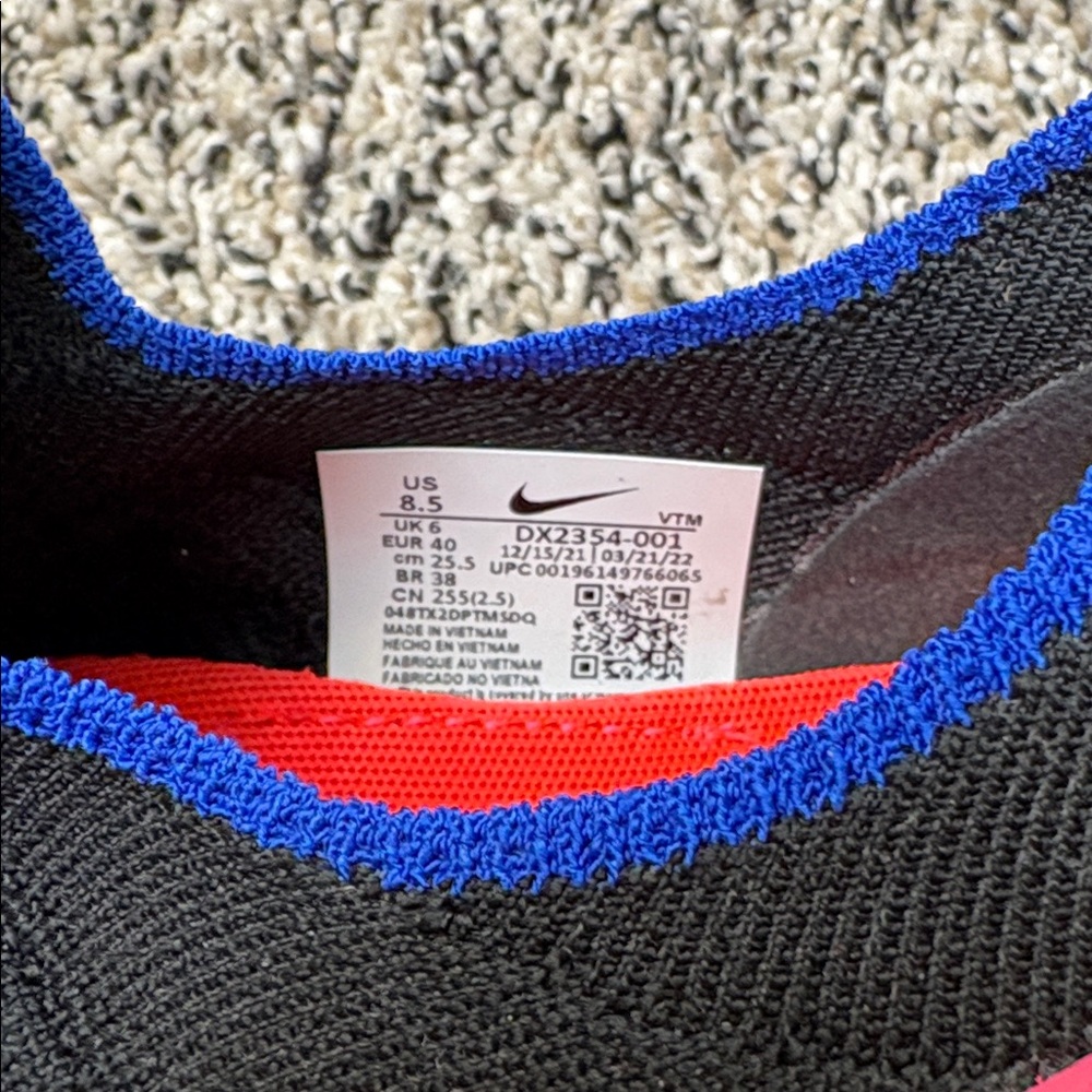 Nike React Phantom Run Flyknit 2 'Black Bright Crimson - Picture 6 of 6